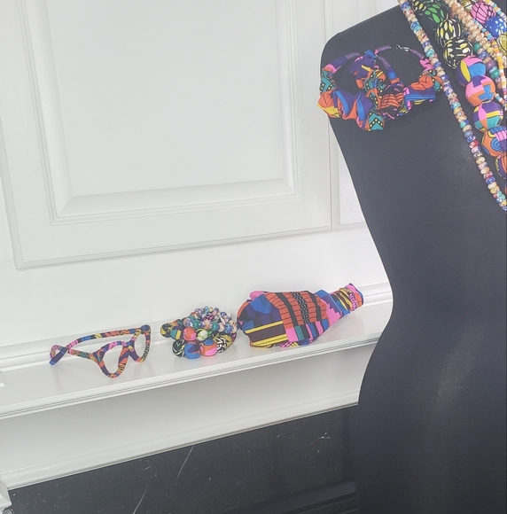 SASSY JONES Asante Colorful Beaded Necklace Set - Picture 8 of 10